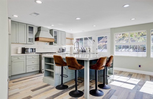 La Jolla Heights House | Beautiful La Jolla, Walk to Beach, Dog Friendly, HotTub, Fire Pit, Huge Deck,