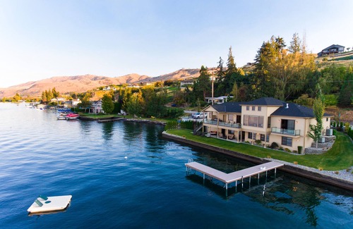 Chelan House | Beautiful Lake Chelan Luxury Waterfront Home with Private Dock and Boat Lift!