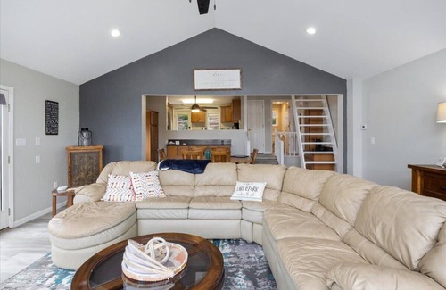 Rocky Mount House | Beautiful Lake Front Home with Private Dock In Lick Branch Cove