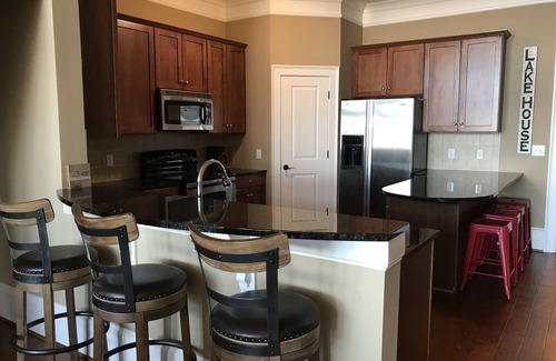 Lake Oconee Condo | Beautiful lake front and golf course views from this 3BR/3BA penthouse condo