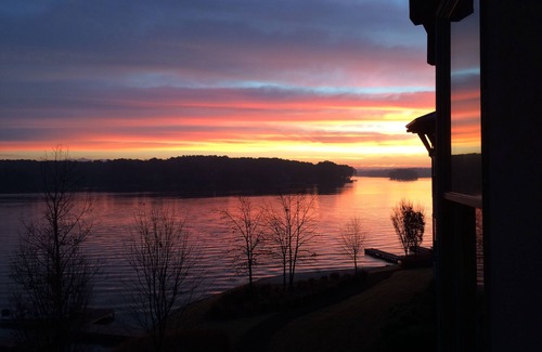 Lake Oconee Condo | Beautiful lake front and golf course views from this 3BR/3BA penthouse condo