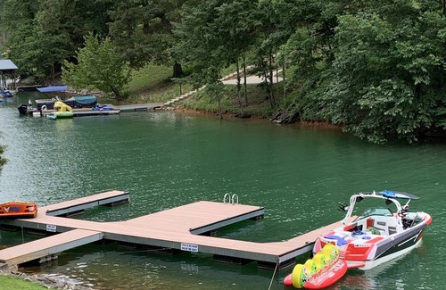 La Follette House | Beautiful Lake Front Contemporary Home! Deerfield Resort.