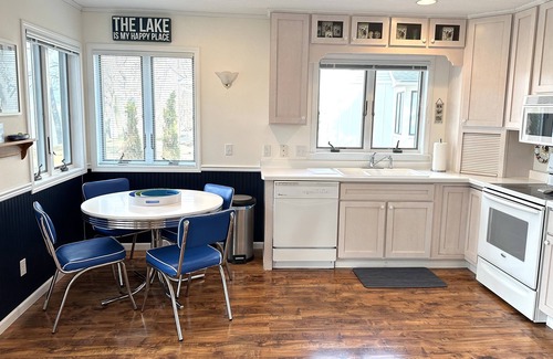 Wautoma Cottage | Beautiful lake home, come swim!