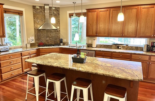 Lake Goodwin House | Beautiful Lake Ki Waterfront