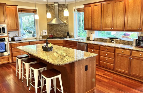 Lake Goodwin House | Beautiful Lake Ki Waterfront