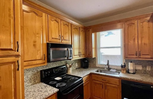 Dadeville House | Beautiful Lake Martin vacation home with private dock, kayaks neighborhood pool!