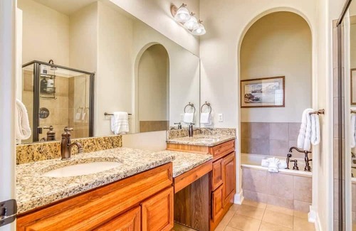 Indian Point Condo | Beautiful Lake/Ozark Mountain View(2 min to SDC)