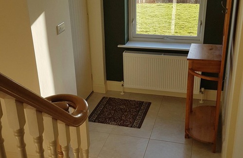 Clifden Cottage | Beautiful lake side cottage in the heart of Connemara