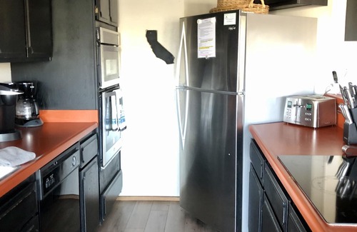 Big Bear Lake Cabin | BEAUTIFUL LAKE VIEW, 5min walk to Village!