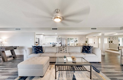 Haines City House | Beautiful Lake View Retreat Drivable To Theme Parks 3 Bedroom Home