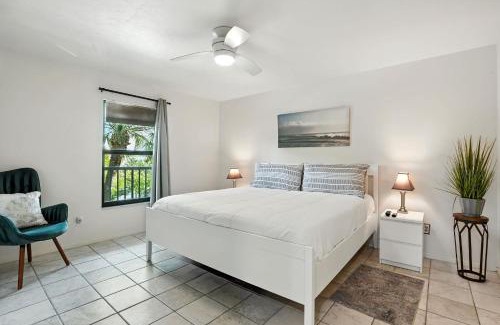 Park Shore House | Beautiful Lake Views- Walk to Amenities