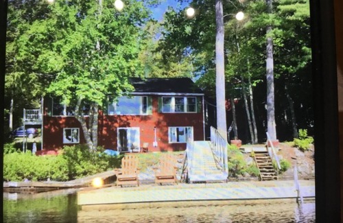 Damariscotta House | Beautiful Lakefront House On Lake Pemaquid Maine with 3 Bedrooms