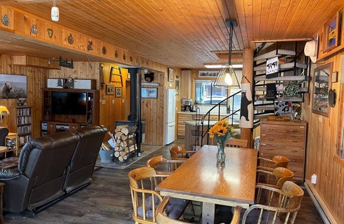 Okanagan-Similkameen Cabin | Beautiful Lakefront Cabin on Osprey Lake