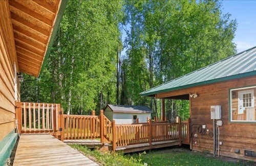 Houston House | Beautiful Lakefront Cabin with Private Hot Tub & Inflatable Kayaks - Dogs OK