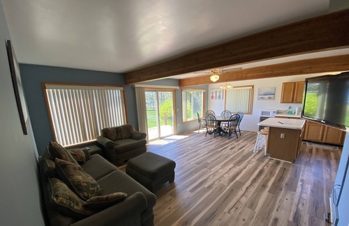 Gladwin House | Beautiful Lakefront Cottage-Long term rental available