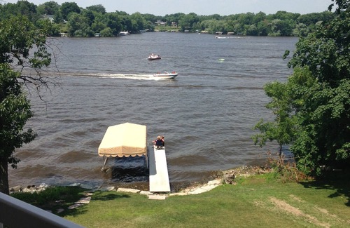 Albert Lea House | Beautiful lakefront home