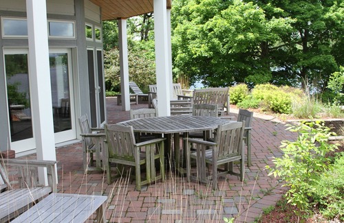 Albert Lea House | Beautiful lakefront home