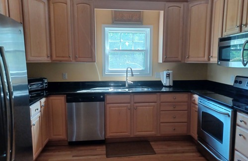 Chappells House | Beautiful Lakefront home- Ready to relax, enjoy sunset views, swim, fish?