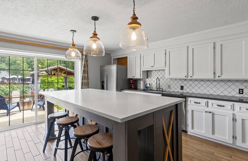 Eclectic House | Beautiful Lakefront Home - The Great Escape