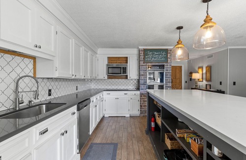 Eclectic House | Beautiful Lakefront Home - The Great Escape