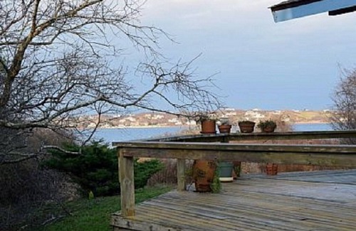 Montauk House | Beautiful Lakefront House with Water Access