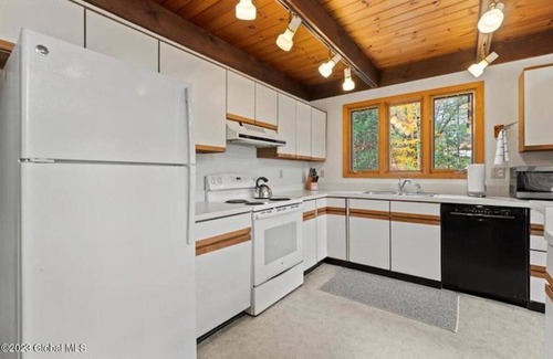 Paradox House | Beautiful lakefront house on Paradox lake with tremendous views and privacy.