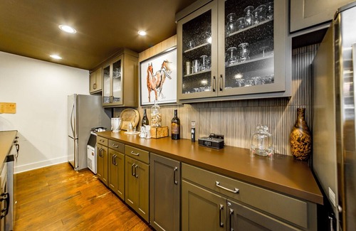 Drasco Cabin | Beautiful Lakefront Lodge. Tannenbaum Lodge - family or business destination.