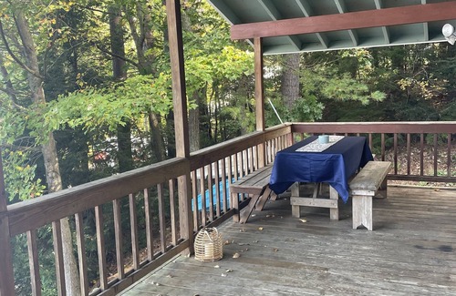 Ashburnham House | Beautiful Lakefront home - perfect getaway for every season!