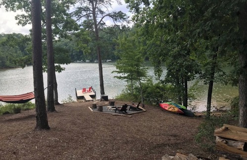 Mill Spring Cabin | Beautiful Lakefront Log Cabin with Panoramic View. Near all Local Attractions!