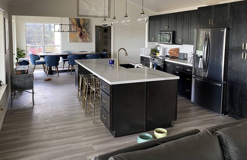 Gordon House | Beautiful Lakehouse right on the water!