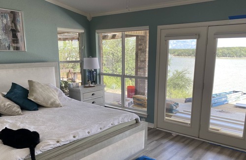 Gordon House | Beautiful Lakehouse right on the water!