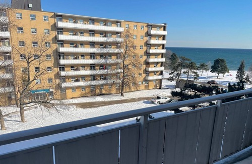 Long Branch Apartment | Beautiful Lakeshore Studio