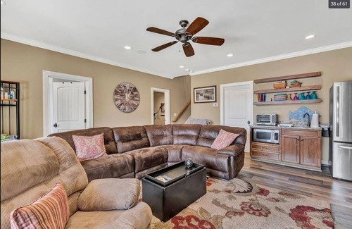 Huddleston House | Beautiful lakeside family or corporate retreat with pool, hot tub, and more!