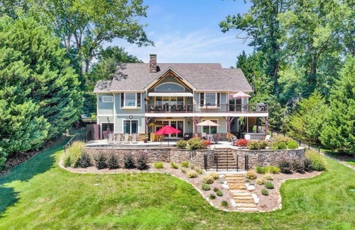 Huddleston House | Beautiful lakeside family or corporate retreat with pool, hot tub, and more!