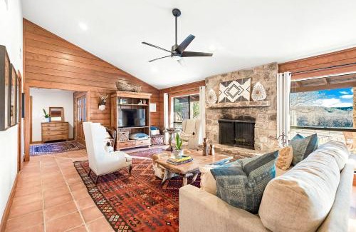 Ingram House | Beautiful Lakeside Rental with Hot-Tub in Igram, Texas, Perfect for Family Glamping Trips