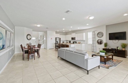 West Kissimmee House | Beautiful Lakeside 8BDR Home mins from Disney with Private Pool & Resort Access!