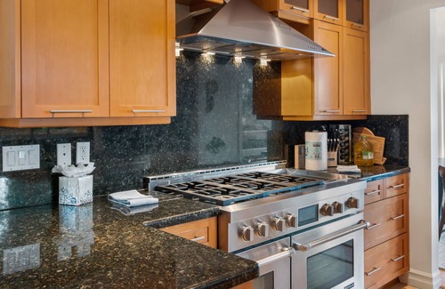 East Lake Hills House | Beautiful Lakeview house, centrally located