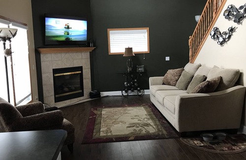 Apple River Condo | Beautiful Lakeview Townhome in Apple Canyon Lake near Galena