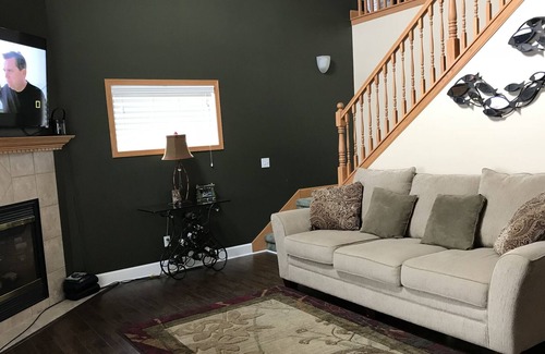 Apple River Condo | Beautiful Lakeview Townhome in Apple Canyon Lake near Galena