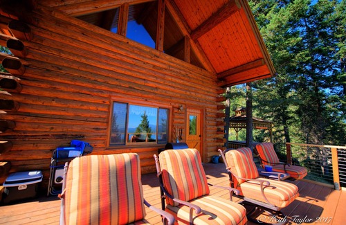 Rexford House | Beautiful Lakeview Vacation Log Home with Private Outdoor Spa