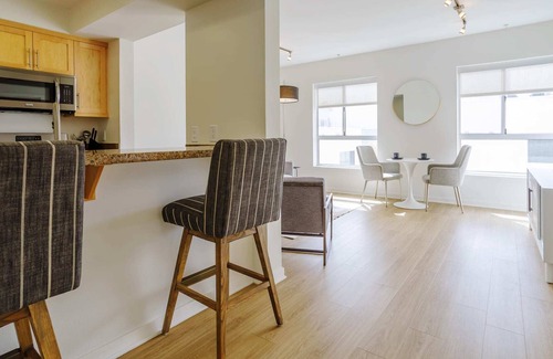 West Los Angeles Apartment | Beautiful Large 1 Bedroom Apartment in Sawtelle