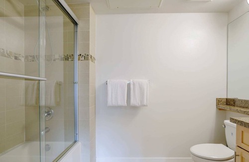 West Los Angeles Apartment | Beautiful Large 1 Bedroom Apartment in Sawtelle