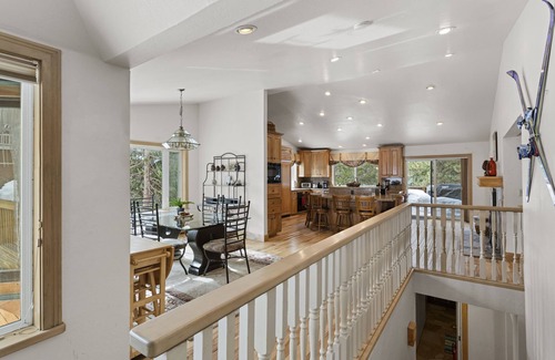 Round Hill Village House | Beautiful Large 6 bedroom Lake Tahoe retreat with large entertainment areas
