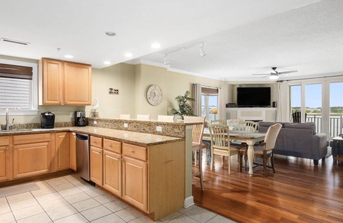 Ocean City Condo | 🏖️ Beautiful, Large bayfront unit Great Bay views, Fishing Pier Short walk to beach 🏖️