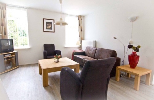 Oudemirdum House | Beautiful large holiday home with enclosed garden, near forest, IJsselmeer, culture