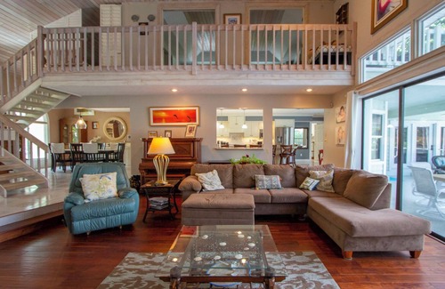 Jensen Beach House | Beautiful Large Pool Home on 1 Acre. 6 Bedrooms/4 Baths, Pet Friendly