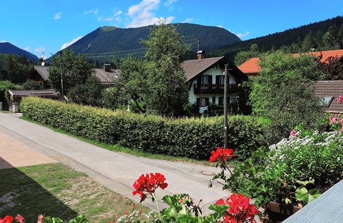 Jachenau Apartment | Beautiful large renovated vacation apartment with 3 bedrooms