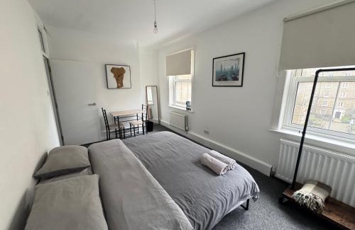 St Luke's House | Beautiful Large Room in Central London