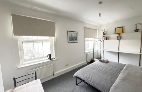 St Luke's House | Beautiful Large Room in Central London