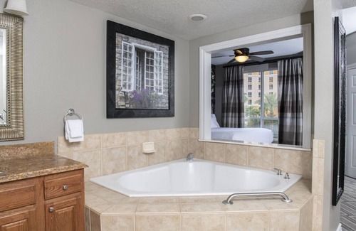 Las Vegas Hotel | Beautiful Las Vegas Resort near the Strip!